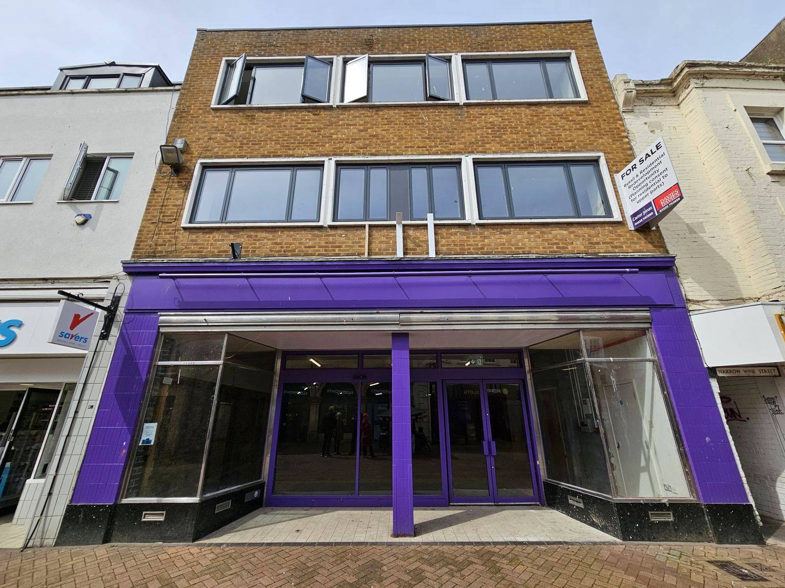 The frontage of 32 Fore Street, Trowbridge, a prominent Class E unit on the pedestrianised high street